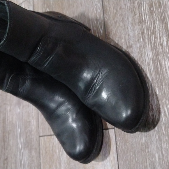 UGG black leather ankle booties with croc print heels. Size 8 - Picture 13 of 14